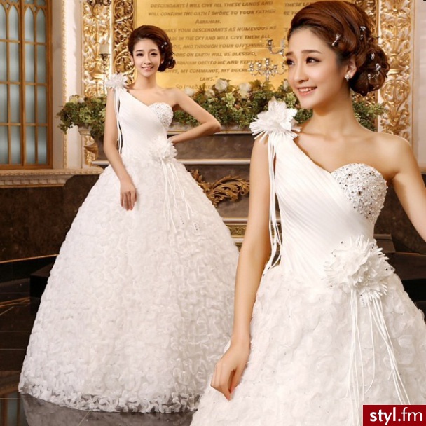 Moda ślubna: asymetryczne suknie ślubne