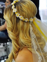 Fryzury Długie Ślubne Kręcone Rozpuszczone Blond - 1746792