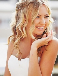 Fryzury Długie Ślubne Kręcone Upięcie Blond - 3019273