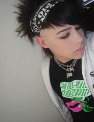 Fryzury Średnie Alternatywne EMO - 83371
