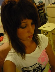 Fryzury Średnie Alternatywne EMO - 42855