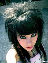Fryzury Średnie Alternatywne EMO - 175681