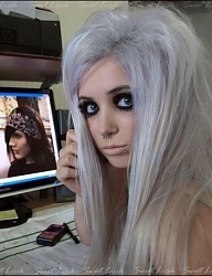 Fryzury Średnie Alternatywne EMO - 930668