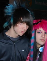 Fryzury Średnie Alternatywne EMO - 226478