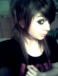 Fryzury Średnie Alternatywne EMO - 129096