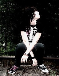 Fryzury Średnie Alternatywne EMO - 711636