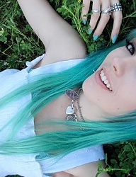 Fryzury Średnie Alternatywne EMO - 713959