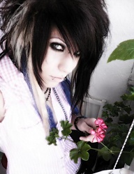 Fryzury Średnie Alternatywne EMO - 78514