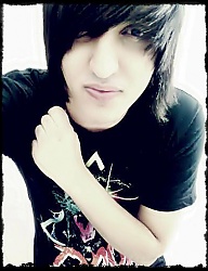 Fryzury Średnie Alternatywne EMO - 708593