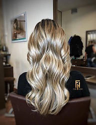 Fryzury Długie Fryzury gwiazd Proste Rozpuszczone Blond - 3257939