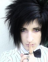 Fryzury Średnie Alternatywne EMO - 697170