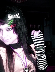 Fryzury Średnie Alternatywne EMO - 1054306