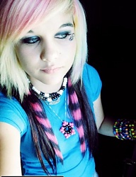 Fryzury Średnie Alternatywne EMO - 825923