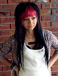 Fryzury Średnie Alternatywne EMO - 749348