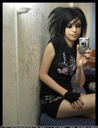Fryzury Średnie Alternatywne EMO - 287547