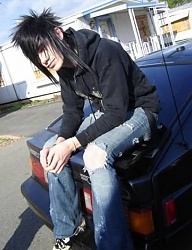 Fryzury Średnie Alternatywne EMO - 303340