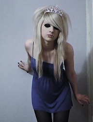 Fryzury Średnie Alternatywne EMO - 755037