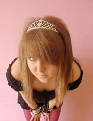 Fryzury Średnie Alternatywne EMO - 275081