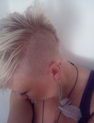 Fryzury Krótkie Na co dzień Proste Irokez damski Blond - 3002383