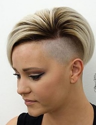 Fryzury Krótkie Alternatywne Tribale - wzory na głowie Blond - 3228195