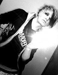 Fryzury Średnie Alternatywne EMO - 300833