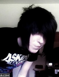 Fryzury Średnie Alternatywne EMO - 811855