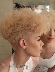 Fryzury Krótkie Na co dzień Kręcone Rozpuszczone Blond - 2051724