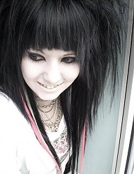 Fryzury Średnie Alternatywne EMO - 371217