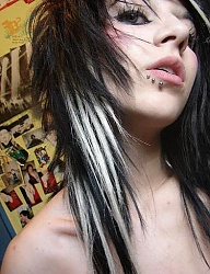 Fryzury Średnie Alternatywne EMO - 66845