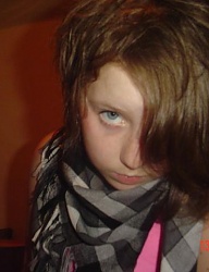 Fryzury Średnie Alternatywne EMO - 52705