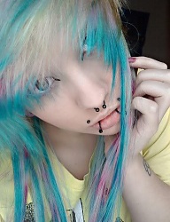 Fryzury Średnie Alternatywne EMO - 1051341
