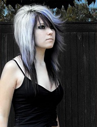 Fryzury Średnie Alternatywne EMO - 786396
