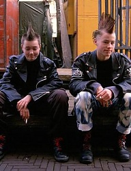 Fryzury Męskie Średnie Alternatywne Punk Rock - 1100875