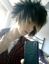 Fryzury Średnie Alternatywne EMO - 837701