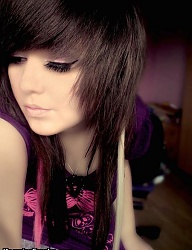 Fryzury Średnie Alternatywne EMO - 832669