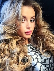 Fryzury Długie Wieczorowe Kręcone Upięcie Blond - 2990051