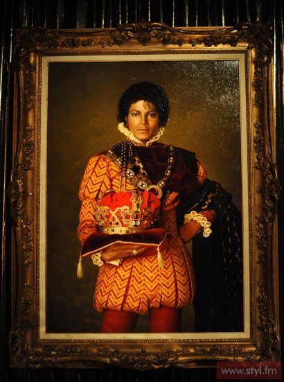 Obraz Normana Oaka z 1995 roku, na którym Michael Jackson przebrany jest za króla.