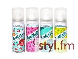 Kiedy chcemy odzwyczaić skórę od nadmiernej produkcji sebum, która jest konsekwencją używania agresywnych detergentów, suchy szampon „oszukuje” gruczoły łojowe znajdujące się na głowie. Włosy wyglądają na umyte, ale gruczoły nie wiedzą, że to, co wyprodukowały zostało właśnie zneutralizowane. Jeśli chcemy przestawić organizm na zmniejszoną produkcję sebum na głowie, Batiste jest doskonałym rozwiązaniem. Mały trick – możecie go użyć na świeżo umyte włosy, niewidzialny proszek będzie tylko czekał na to, żeby zneutralizować sebum. 