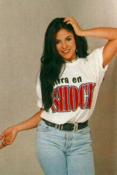 Shakira w imidżu z lat 80. i 90.