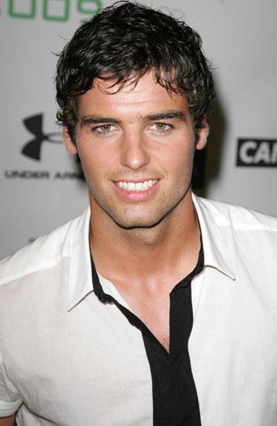 Yoann Gourcuff wybrał fryzurę, którą łatwo ułozyć z niewielką ilością pianki do włosów.