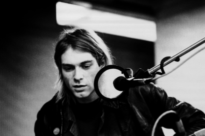 Kurt Cobain - wokalista, lider Nirvany. Uzależniony od heroiny, w 1994 roku uciekł z odwyku i kolejnego dnia przedawkował. Żył 27 lat.
