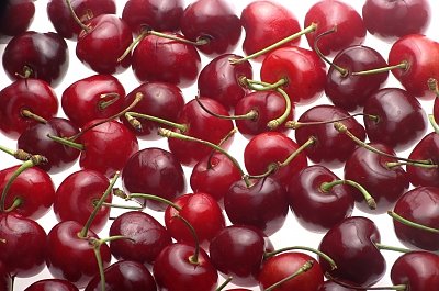 WIŚNIE - zmniejszają ból mięśni, obniżają ciśnienie krwi, chronią przed rakiem, poprawiają wzrok.