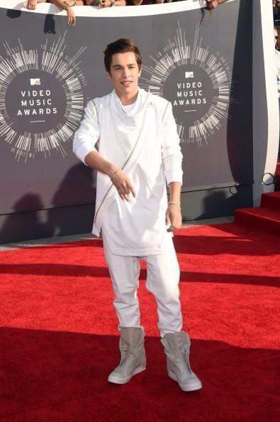 Austin Mahone uciekł chyba z zakładu psychiatrycznego