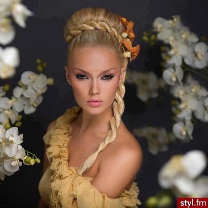Kobieco i zmysłowo - polecamy zarówno blondynkom, jak i brunetkom.