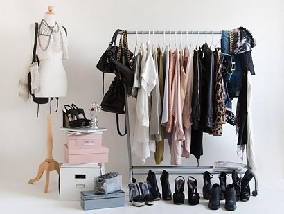 Szara Rumi Neely z bloga Fashion Toast 