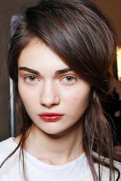 Rozmyta linia ust - Trend na blurred lips