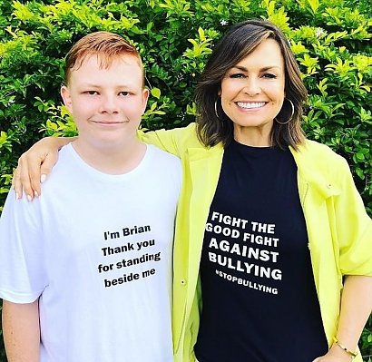 Brian z dziennikarką. Za sprawą brata o 12-latku dowiedziały się australijskie media, które nagłośniły kampanię przeciwko przemocy w szkole.