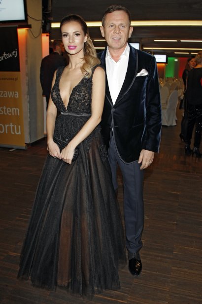 długie i eleganckie suknie, które...