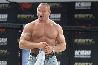 Od zawsze Mariusz kojarzył nam się z krótkimi włosami...