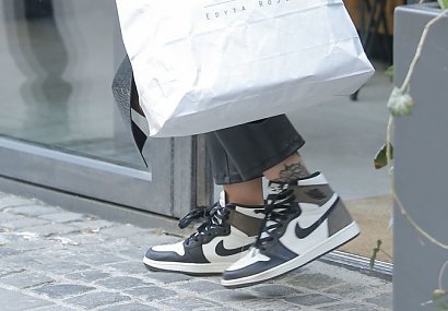 Wisienką na torcie w jej stylizacji były buty Air Jordan z limitowanej edycji. Takie sneakersy kosztują nawet 2500 zł.